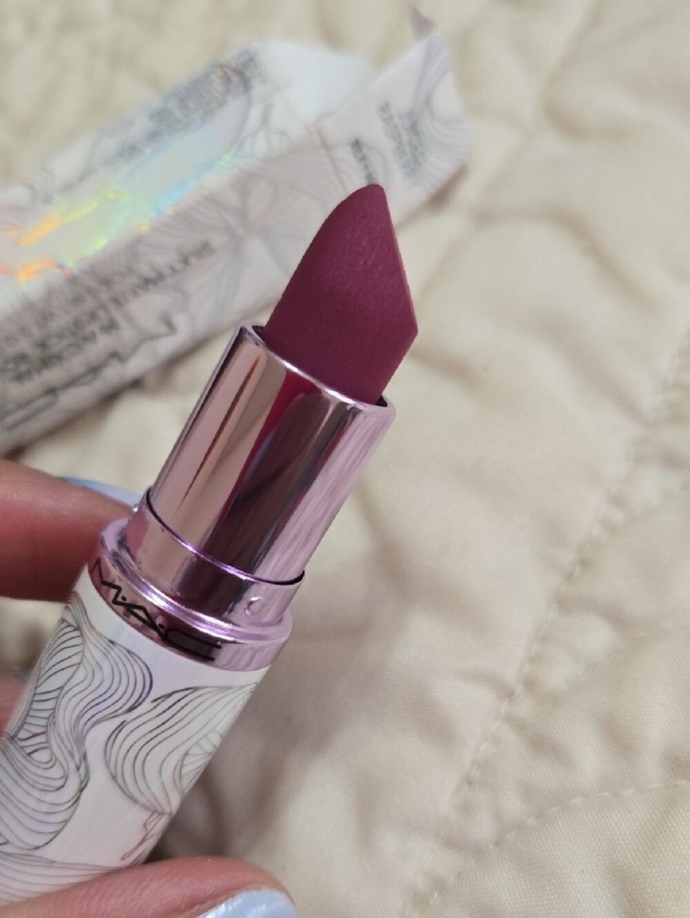 MAC Cosmetics Juiced Raspberry Silky Matte Lipstick in Iridescent White Case - Picture 6 of 9
